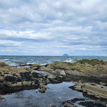 The Sunny Bunny Holiday Home Ballantrae Экстерьер фото